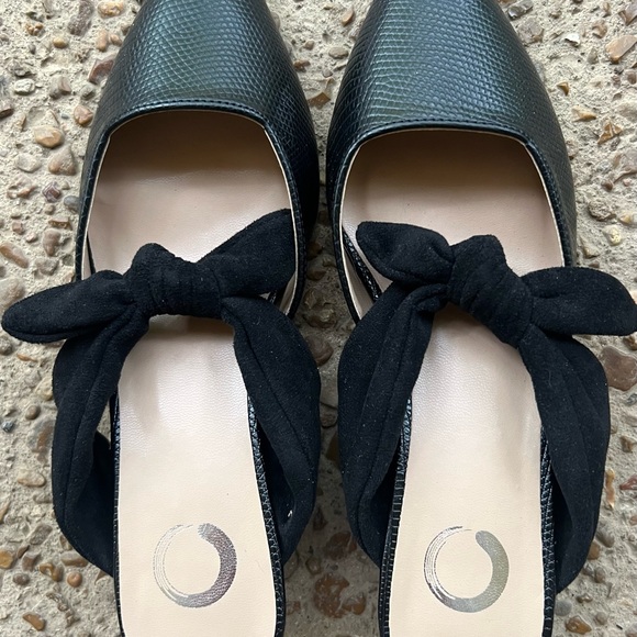 NWT Journee Collection black slip on pointed toe mules size 6 - Picture 2 of 10